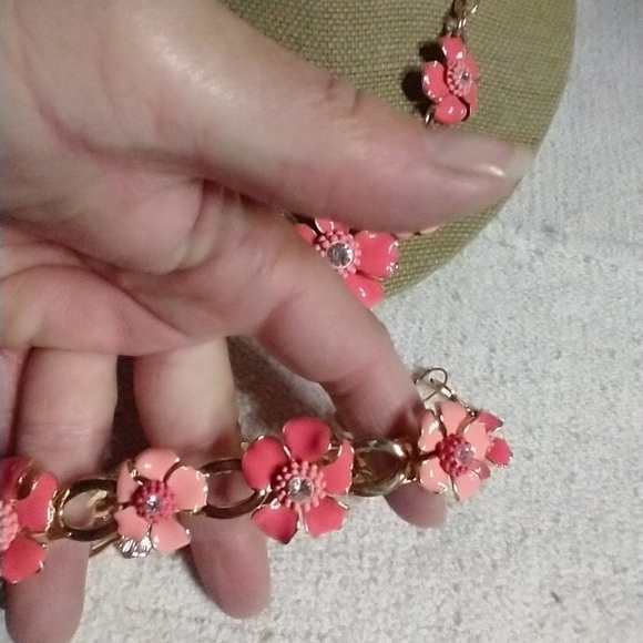 Goldtone pink floral flower 🌸🌹necklace bracelet earrings set - Picture 2 of 6